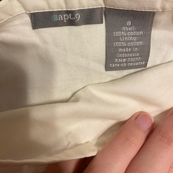 White lace skirt - Picture 3 of 6